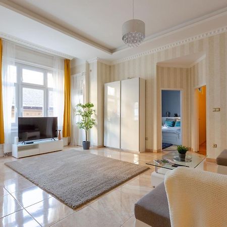 Luxury Downtown Home By Anna Budapest Kültér fotó